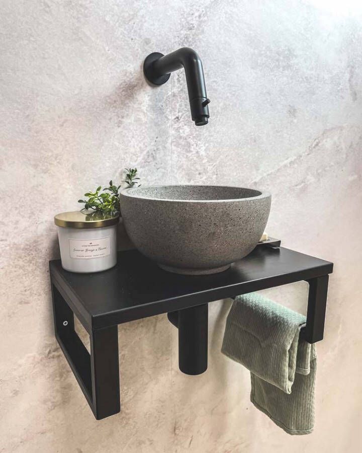 Saniclear Lovi fonteinset met grijze waskom en zwarte kraan voor in het toilet