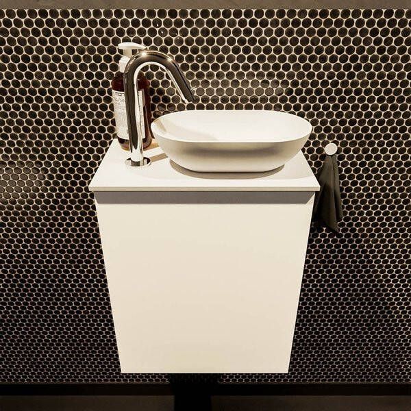 Mondiaz Fowy toiletmeubel 40x50x23cm talc mat 1 kraangat wasbak: rechts 1 deur solid surface met blad MDF kleur wasbak: zwart FOWY59002talcurban
