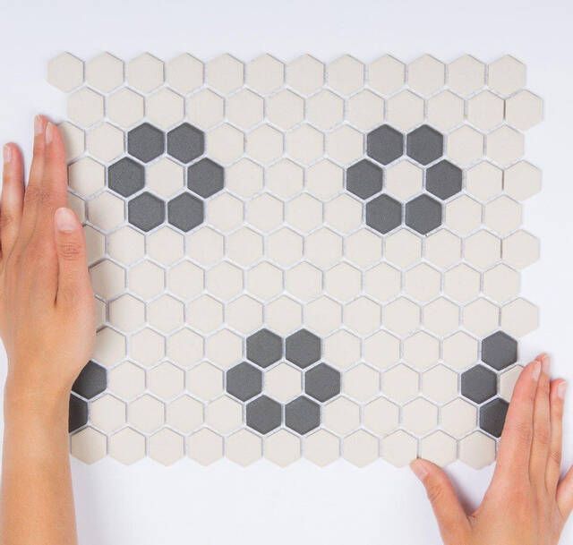 The Mosaic Factory London mozaïektegel 26x30cm wand en vloertegel Zeshoek Hexagon Porselein White + Black Mat LOH-Kensington-4