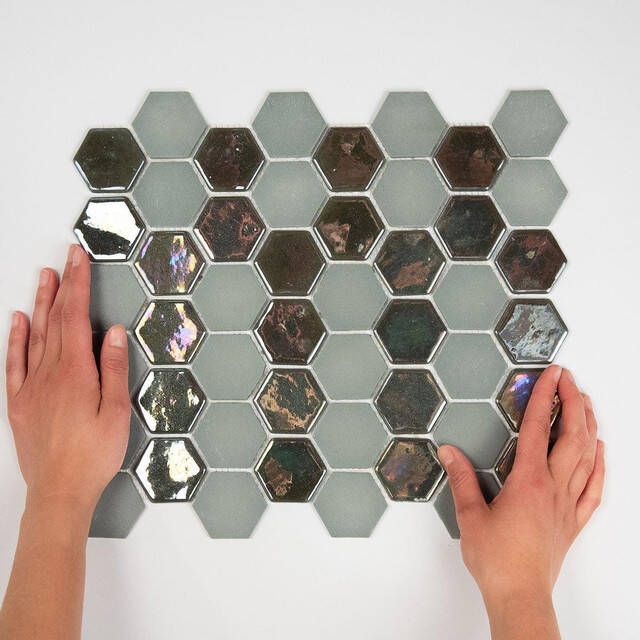 The Mosaic Factory Valencia mozaïektegel 27.6x32.9cm wandtegel Zeshoek Hexagon Gerecycled glas Khaki mat glans VAL182